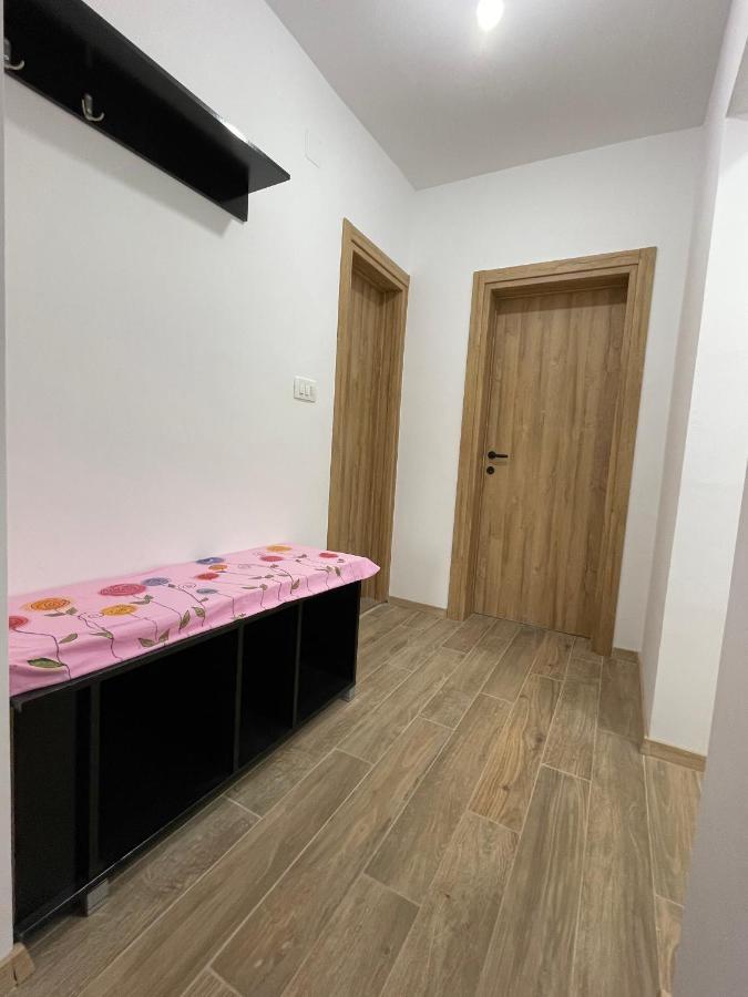 Entire Spacious Apartment With Free Parking Podgorica Exteriör bild