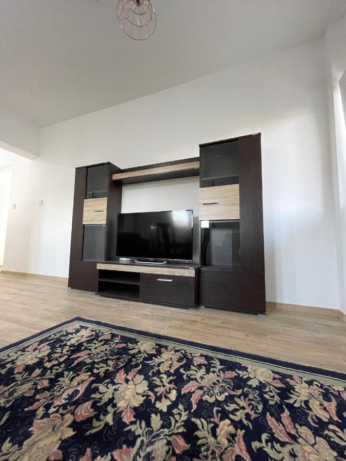 Entire Spacious Apartment With Free Parking Podgorica Exteriör bild