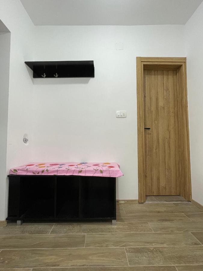 Entire Spacious Apartment With Free Parking Podgorica Exteriör bild