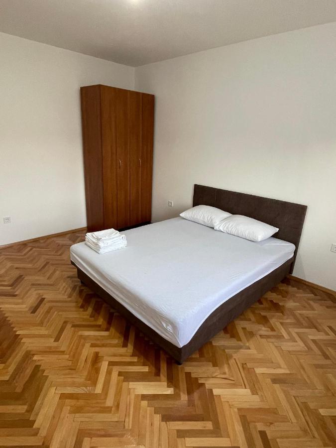 Entire Spacious Apartment With Free Parking Podgorica Exteriör bild