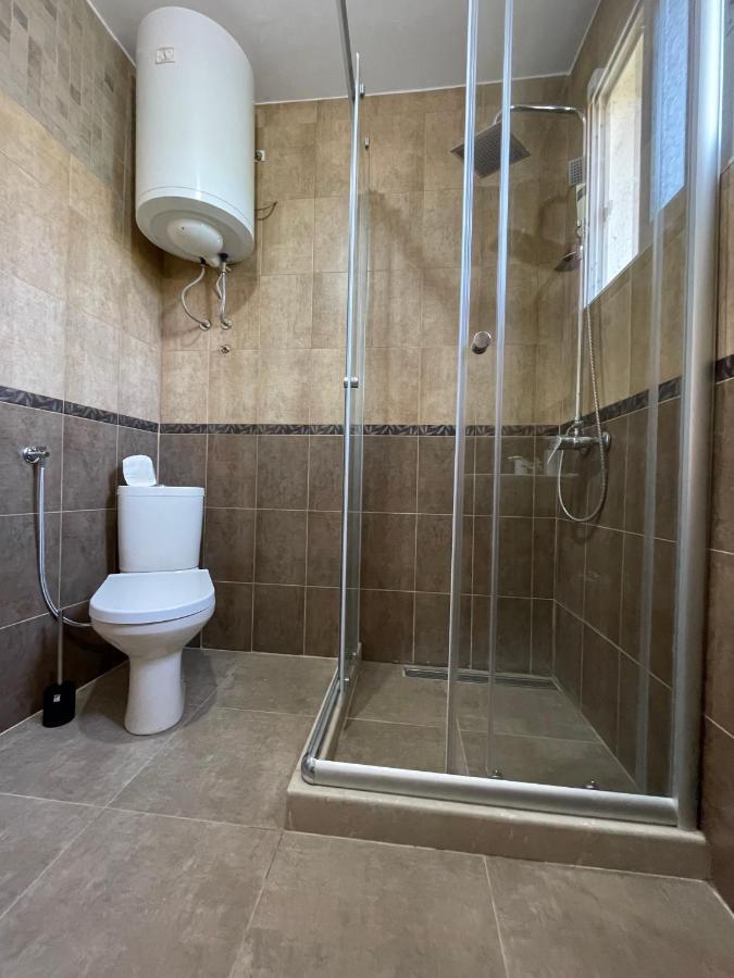 Entire Spacious Apartment With Free Parking Podgorica Exteriör bild